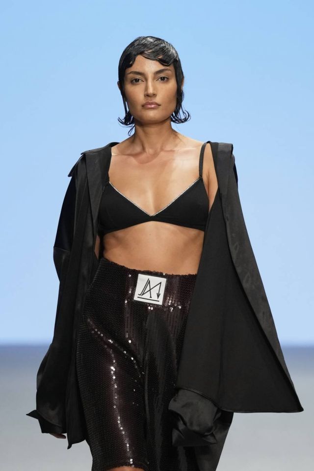 Anomalous Schwarzkopf  