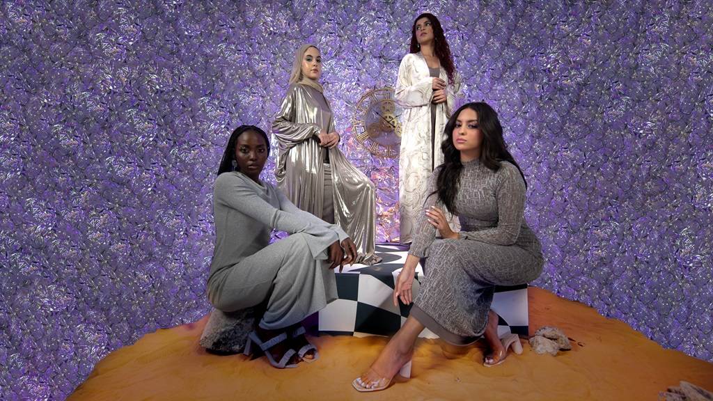 كسر حدود الموضة المحتشمة مع تشكيلة 