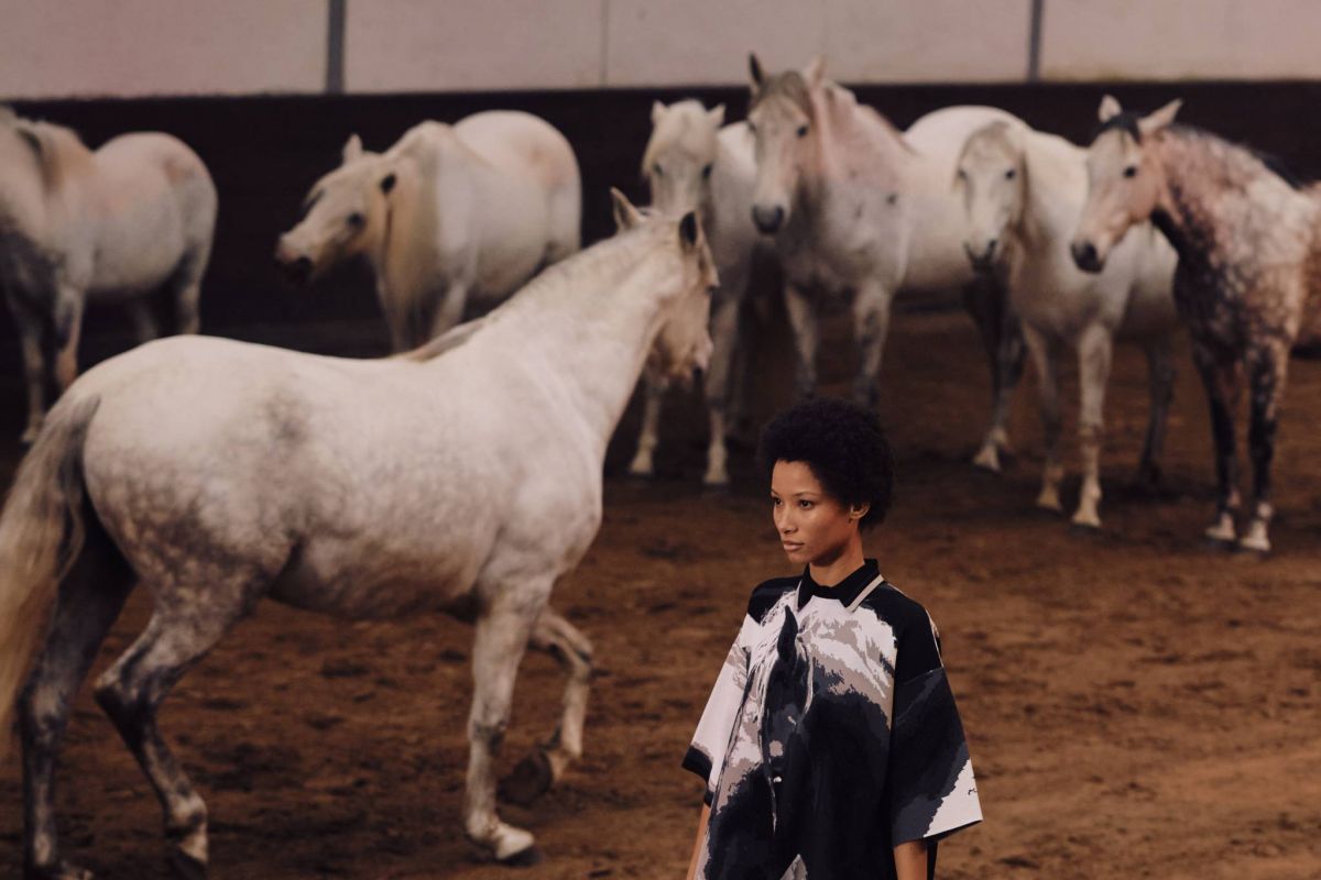 الحب عنوان مجموعة STELLA McCARTNEY للألبسة الجاهزة لشتاء 2023