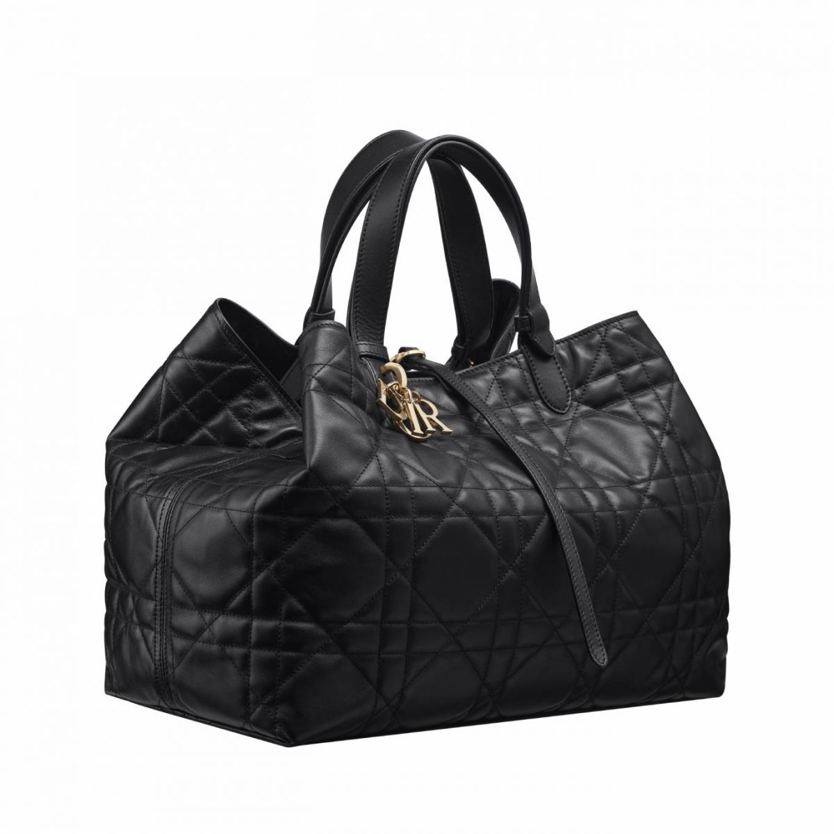 إكسسوارات مميّزة تُكمل إطلالاتك في الموسم الجديد