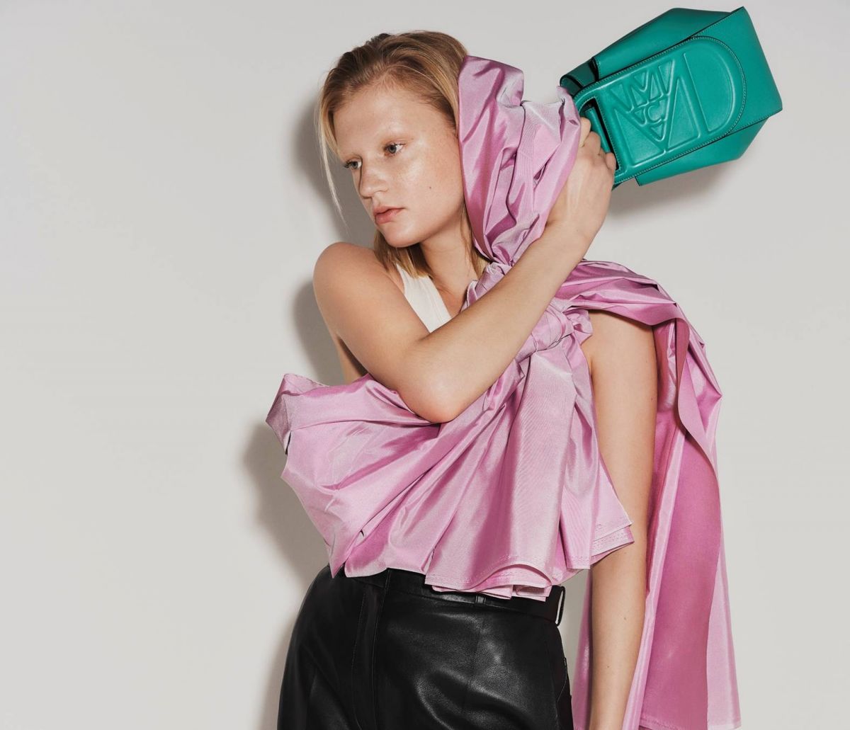 علامة MCM تكشف عن جزء من تشكيلة ربيع وصيف 2024 احتفالاً بموسم الأعياد