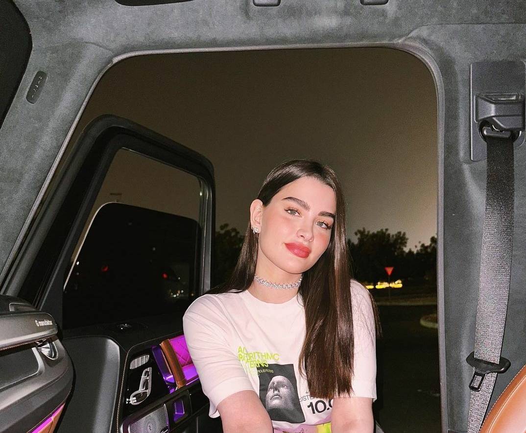 ما هي أعراض المرض النادر والمزعج الذي تعاني منه روان بن حسين؟