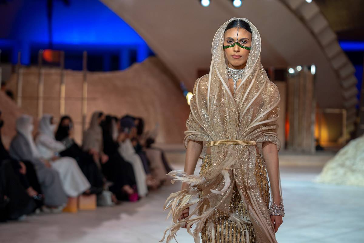 البرقع بالمجوهرات صيحة أسبوع أزياء الرياض