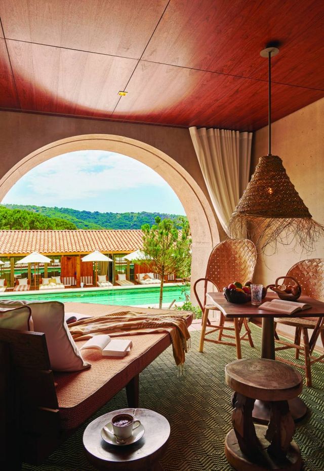 ديكور بسيط تتميز زخرفته بتأثيرات متعددة الثقافات