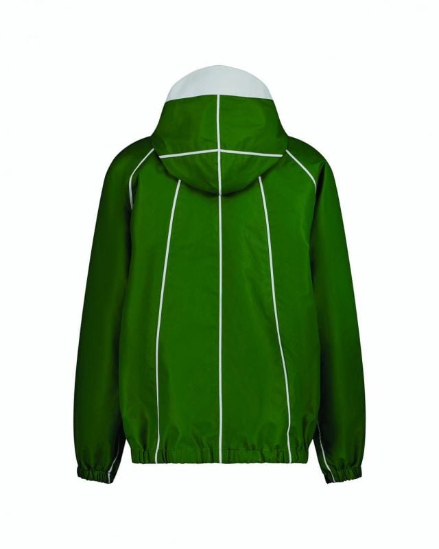 جاكيت من مجموعة “باسّاج” مصنوعة من النايلون المُعاد تدويره والقطن الطبيعي