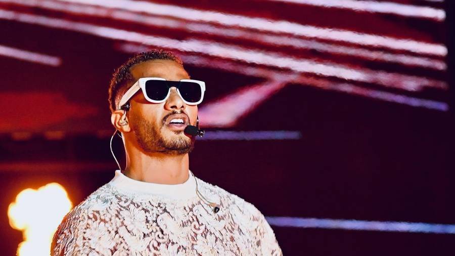 رسالة غامضة من محمد رمضان بعد تأجيل دعوى عمرو أديب ضدّه