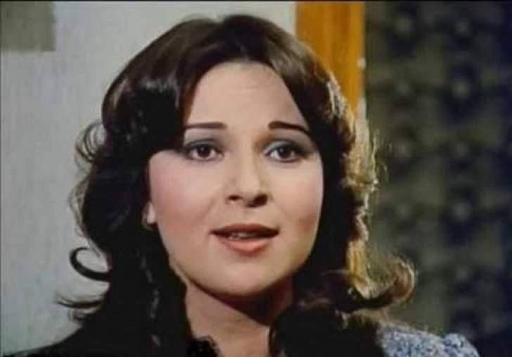 بالصور - ظهور نادر للفنانة المعتزلة نورا.. هكذا أصبحت