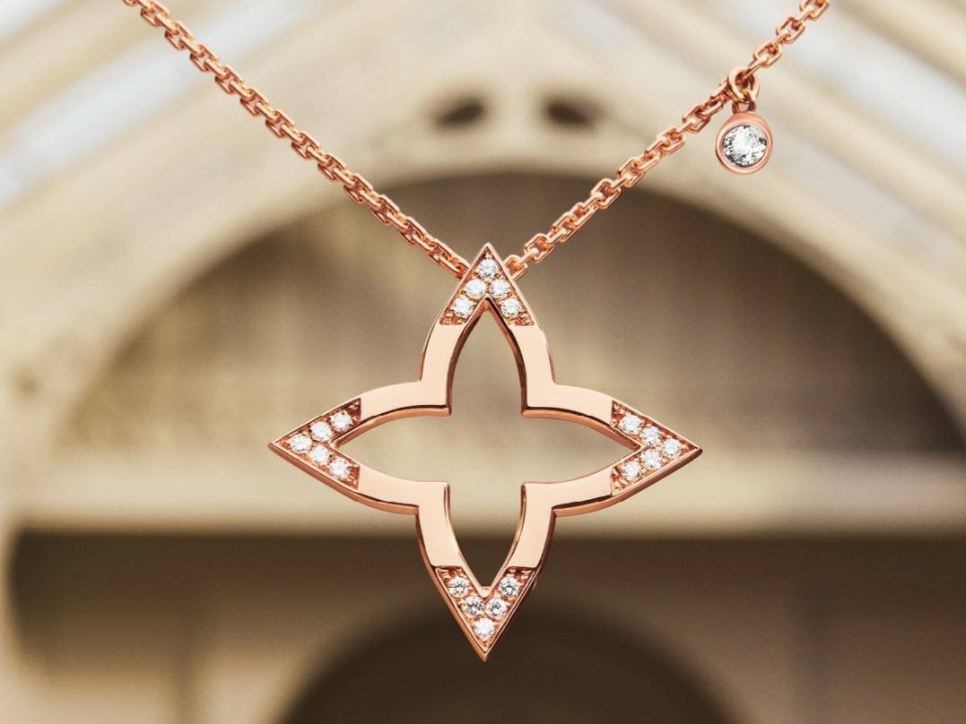 روعة المجوهرات مع مجموعة Blossom من 