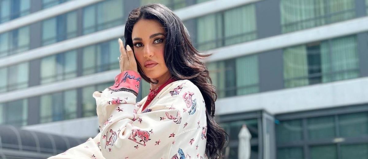 بالفيديو - درّة تتطوّع في الهلال الأحمر المصري لجمع المعونات لأهالي غزة