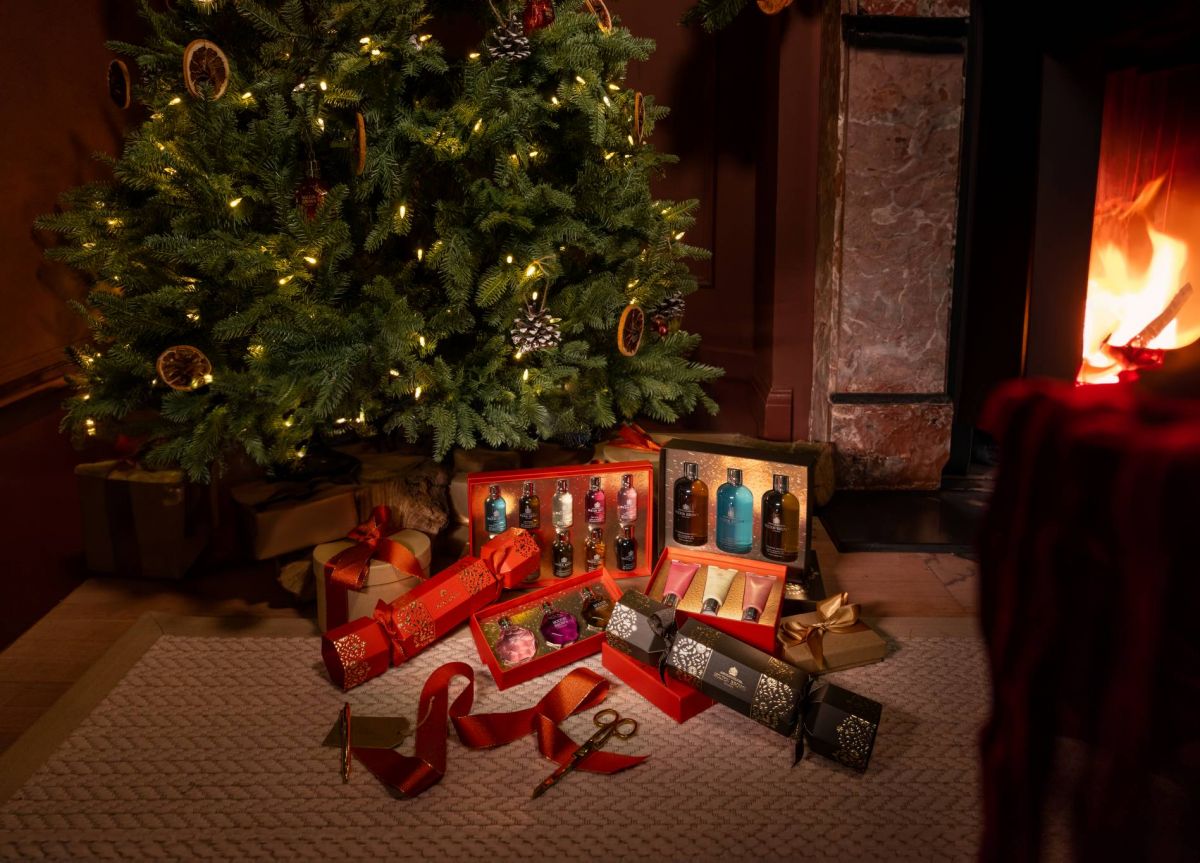 مجموعة جديدة محدودة الإصدار من Molton Brown مع اقتراب الأعياد: روائح فوّاحة بعبق الماندرين والتوابل