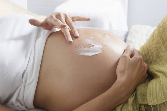 خطوات بسيطة لاستعادة إشراقة بشرتك بعد الولادة