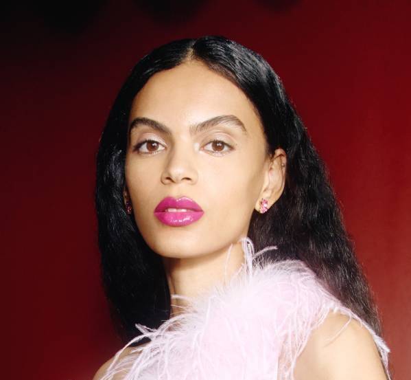 متجر HARVEY NICHOLS  في دبي يطلق تشكيلته الجديدة من المنتجات الفاخرة