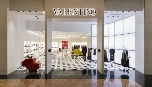 دار Valentino تفتتح بوتيكها الجديد في مول الإمارات