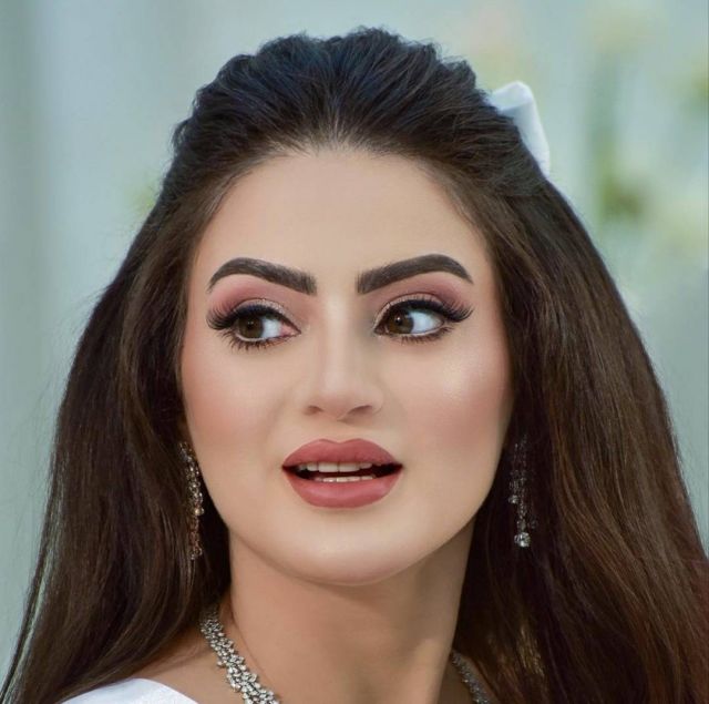 الإعلامية دانية شافعي تحتفل بزفافها بفستان محتشم وأنيق