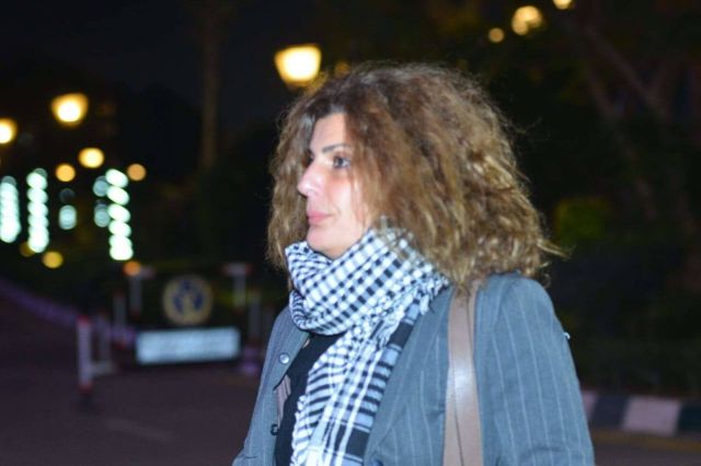 فيدرا بالشال الفلسطيني في عزاء أشرف عبد الغفور