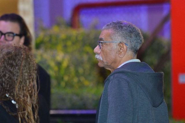 سيد رجب يصل عزاء أشرف عبد الغفور