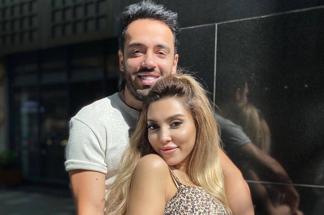زوجة رامي جمال تطلب من الجمهور التوسّط لدى زوجها وهو يهدّد!!