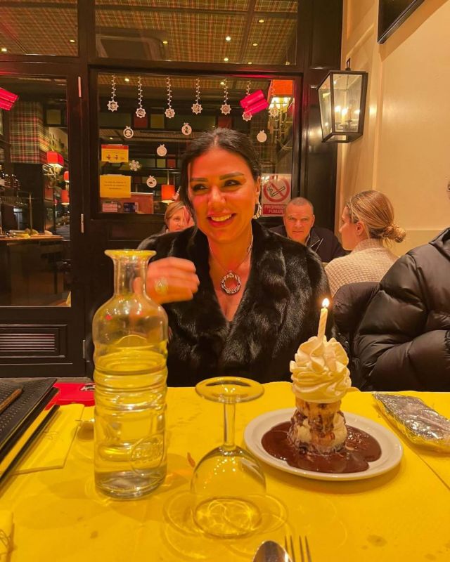 رانيا يوسف تحتفل بعيد ميلادها  