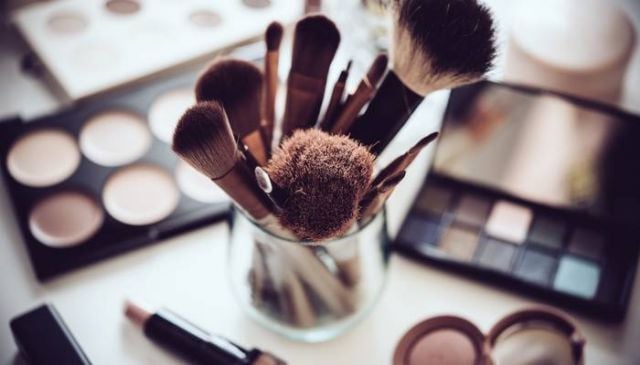 الفارق بين فراشي المكياج واستخداماتها