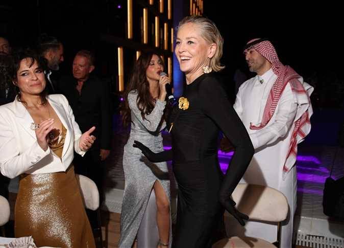 بالفيديو - رقص نبيلة عبيد مع نانسي عجرم وشارون ستون في 