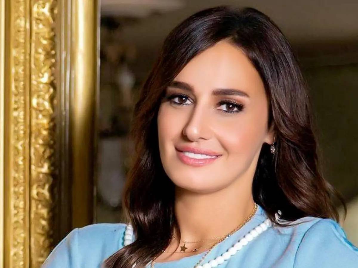 حلا شيحة تروّج لأول أعمالها بعد عودتها من الاعتزال