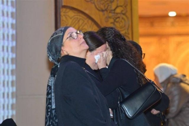 انهيار ريهام عبد الغفور في عزاء والدها