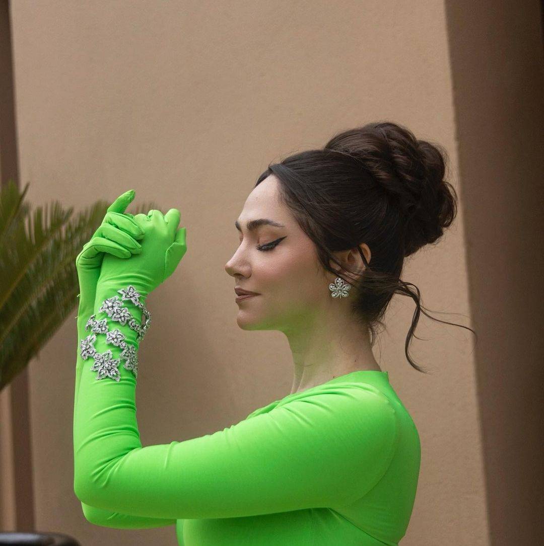 النجمات في إطلالات موحّدة اللون في 