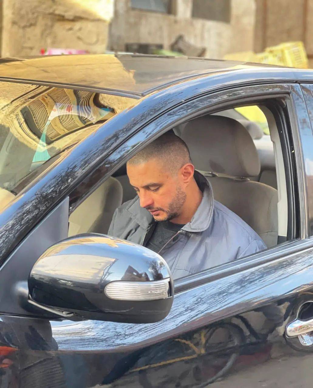 أحمد الفيشاوي يحتفل بالكريسماس مع ابنه وطليقته