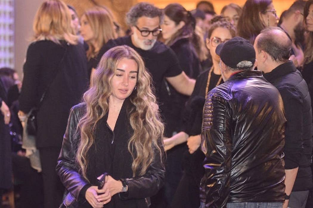 بالفيديو والصور - حشد كبير من نجوم الفن لمواساة ريهام عبد الغفور في وفاة والدها