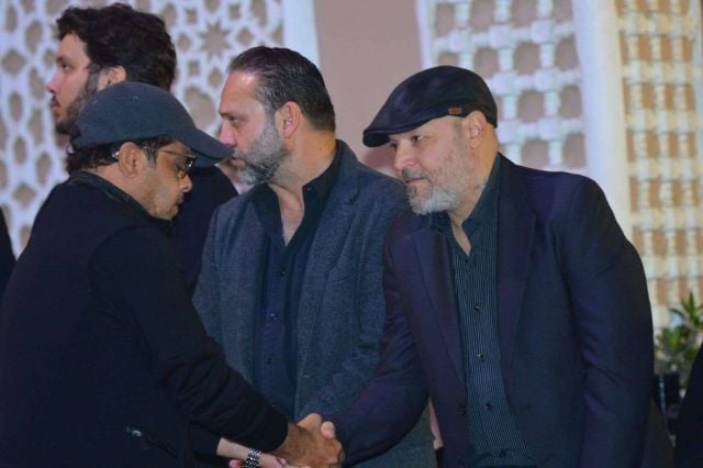 محمد هنيدي يغادر عزاء أشرف عبد الغفور