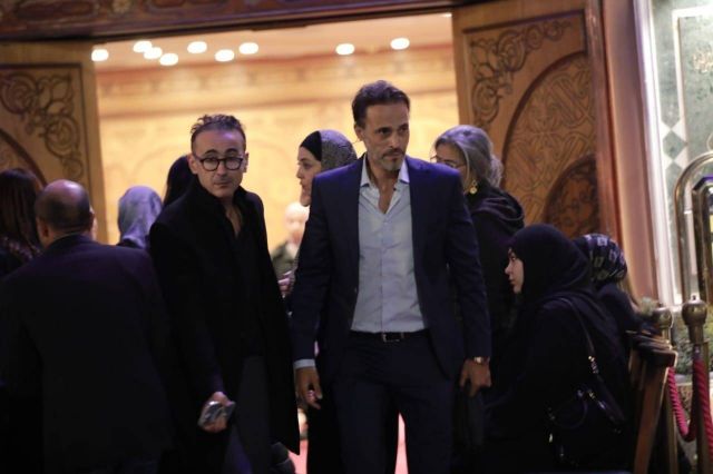 يوسف الشريف يغادر عزاء أشرف عبد الغفور