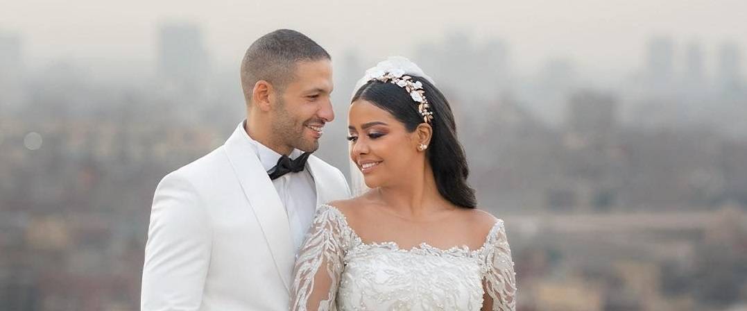 الصورة الأولى لأسماء أبو اليزيد من شهر العسل