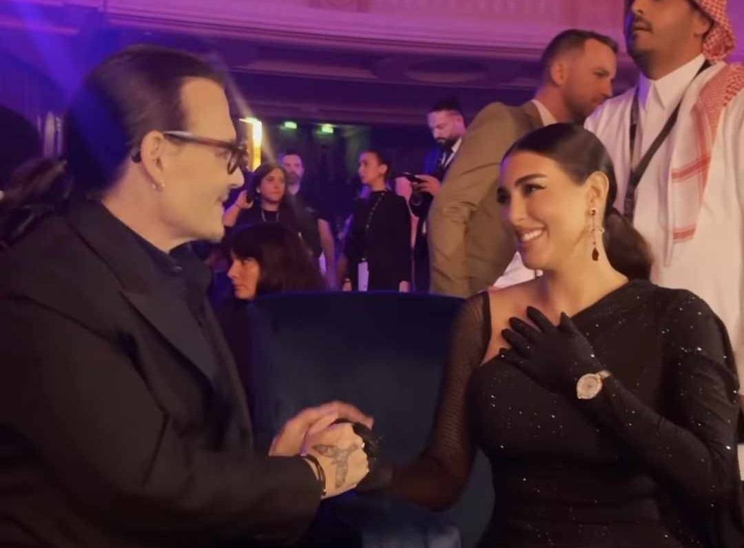 بالفيديو - ياسمين صبري تكشف كواليس حديثها مع جوني ديب