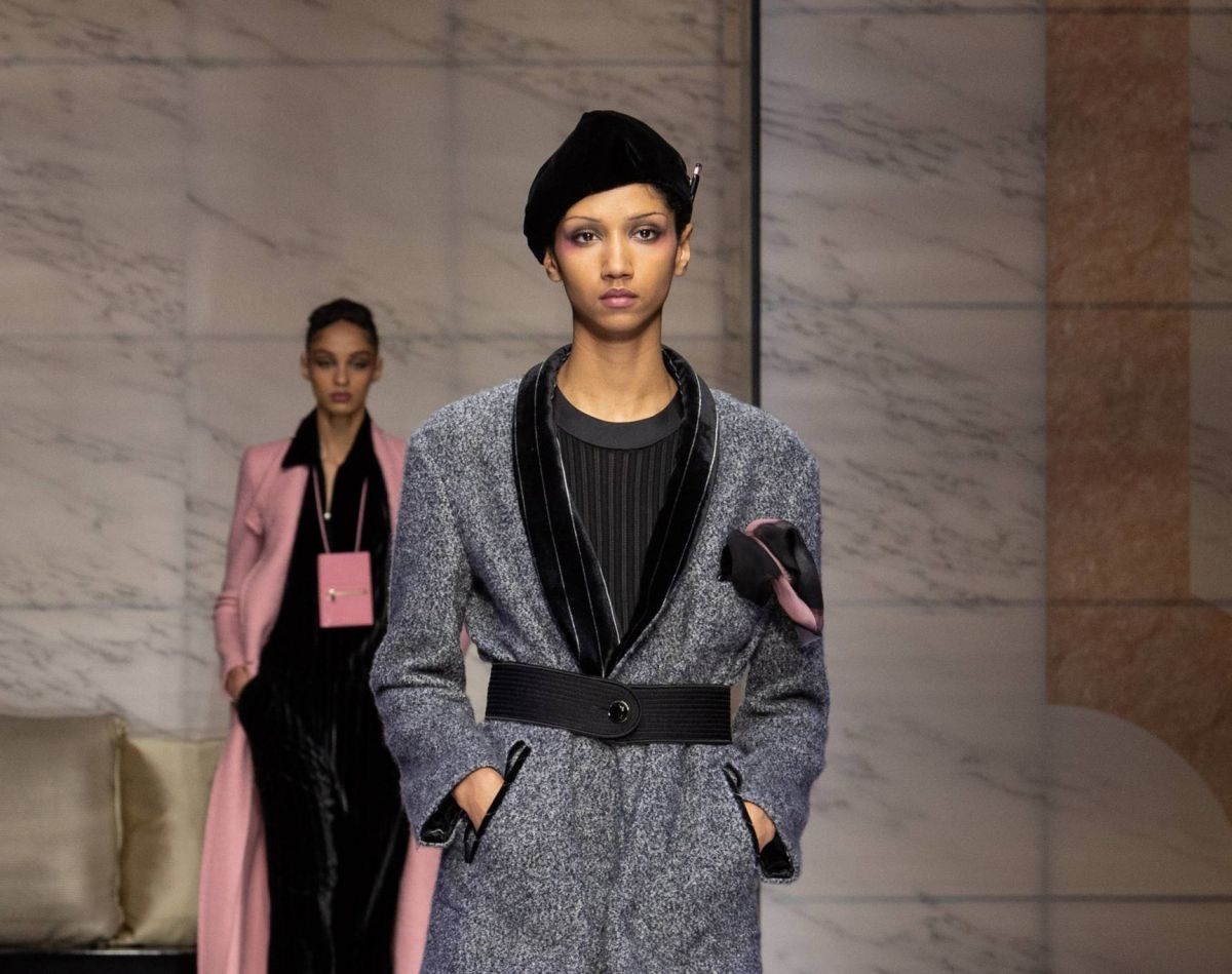 الرمادي المحايد من ألوان الشتاء الدافئة والأنيقة