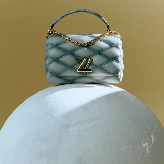 موضة معاصرة وخيالية... أقمشة وجلود فاخرة من Louis Vuitton 