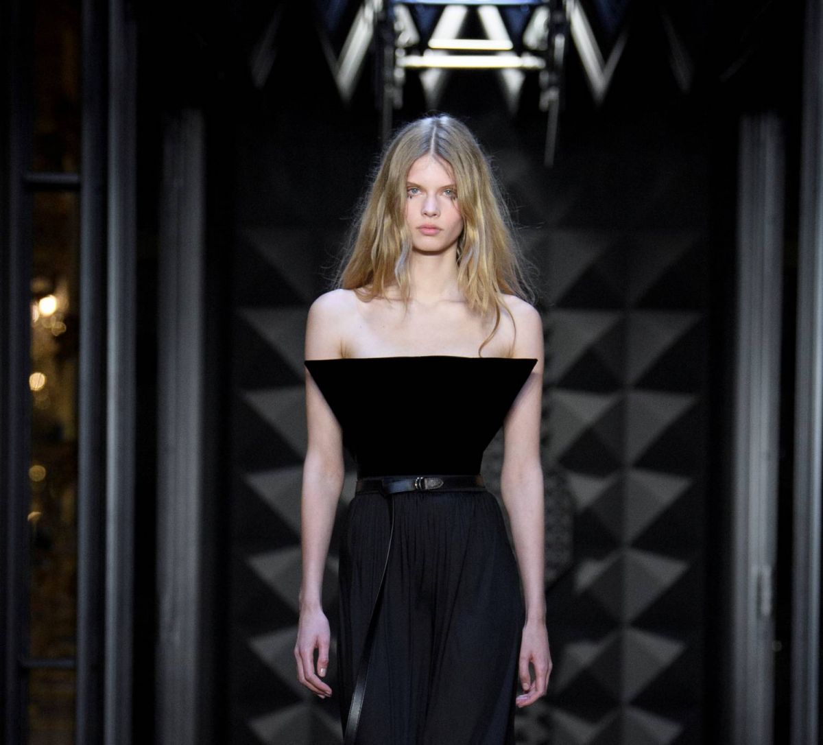 للحصول على إطلالة دراماتيكية.. هكذا تنسقين الأسود بأناقة ورقيّ