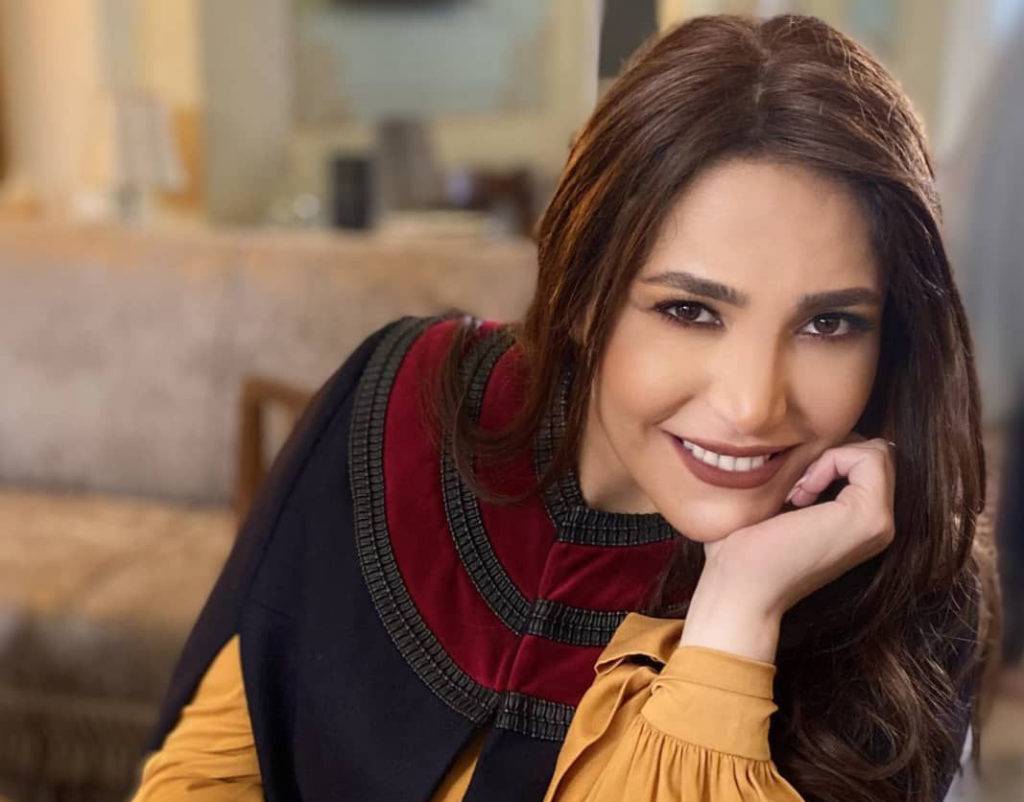 بالفيديو - عبير نعمة تبكي وتعلن طلاقها على المسرح