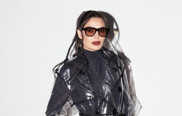 سيرين عبد النور تضجّ أنوثة بفستان ضيق ومكشوف