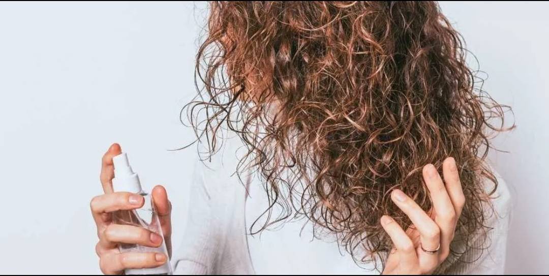 خطوات ضرورية عند تطبيق زيت النعناع على الشعر