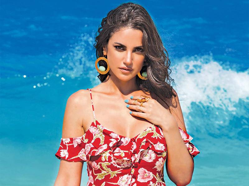 درة تروّج لمسلسلها الرمضاني بالحجاب