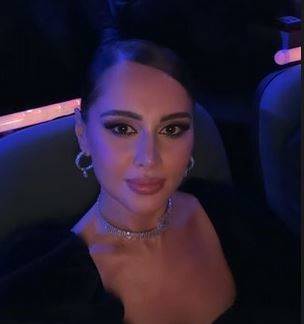 فستان ياسمين رئيس يضعها بموقف صعب في حفل Joy Awards
