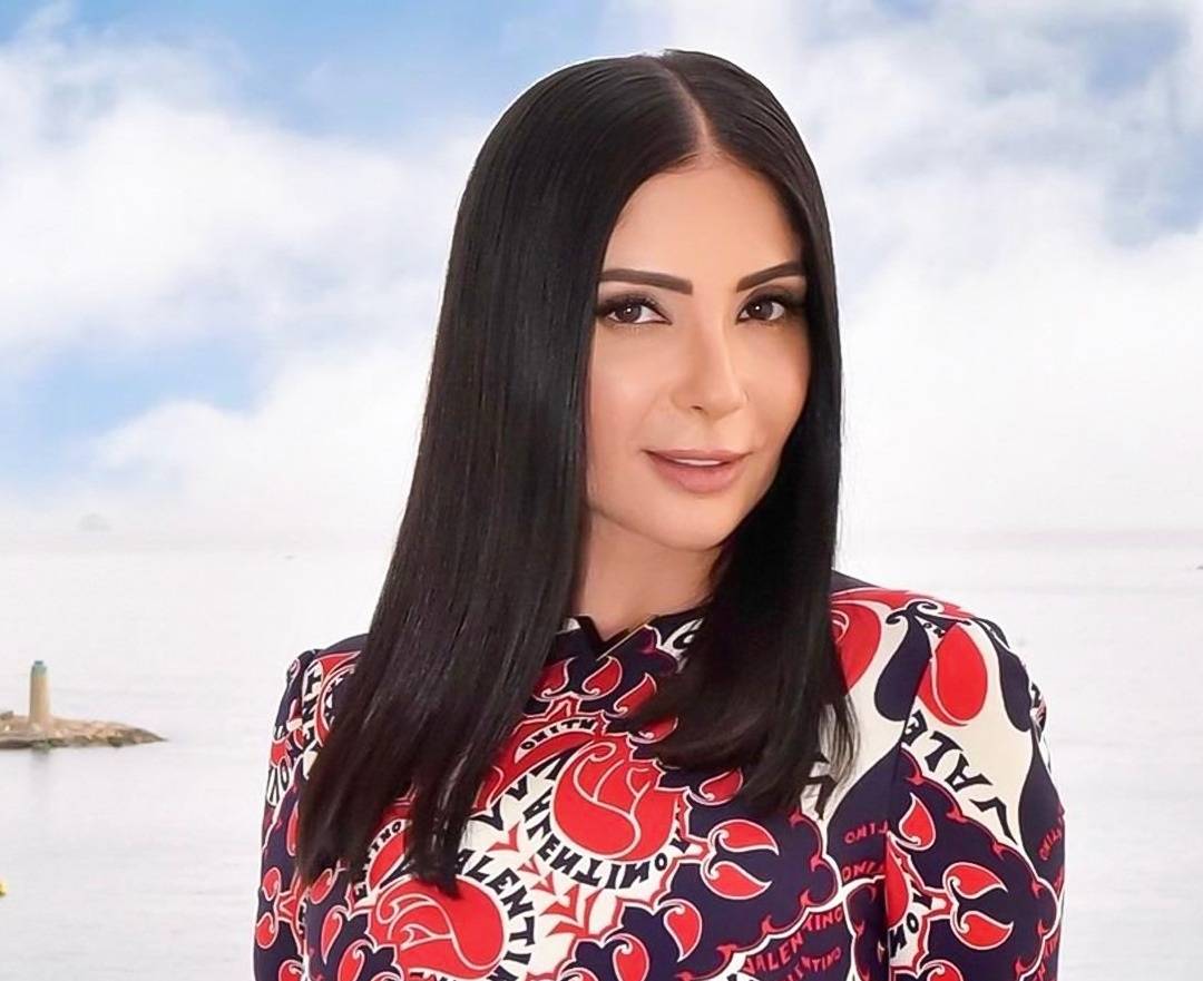بالفيديو - منى زكي تظهر بالسيجارة والحجاب في التريلر الرسمي لفيلم 