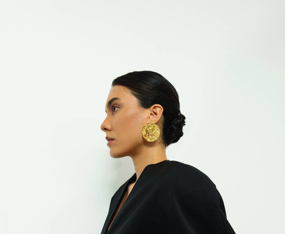 في اليوم الوطني الإماراتي.. رسالة من مصممة الاكسسوارات فاطمة العتيبة