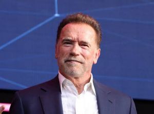 توقيف أرنولد شوارزنيغر بسبب ساعة ثمينة.. إليكم التفاصيل