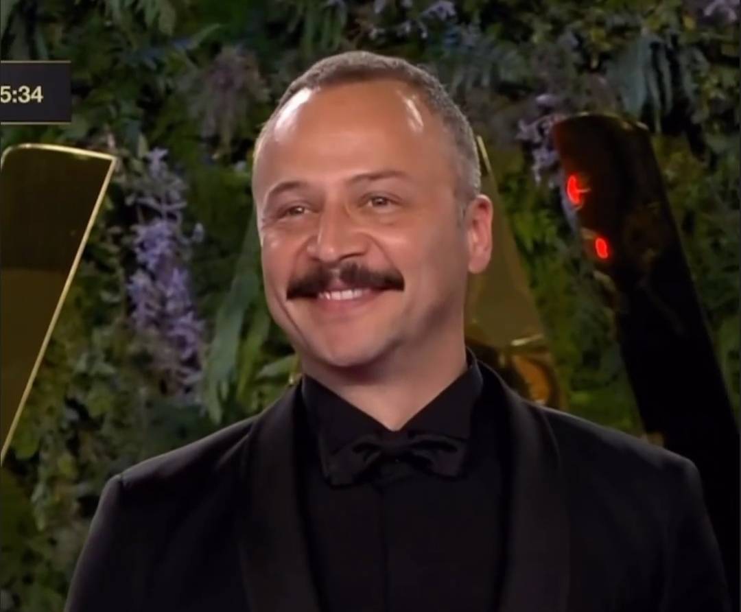 نجوم سوريا يعتمدون على موضة الشارب العريض... أيهما الأكثر وسامة؟