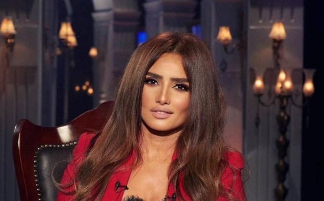 زينة تتعرّض لإصابة في ذراعها