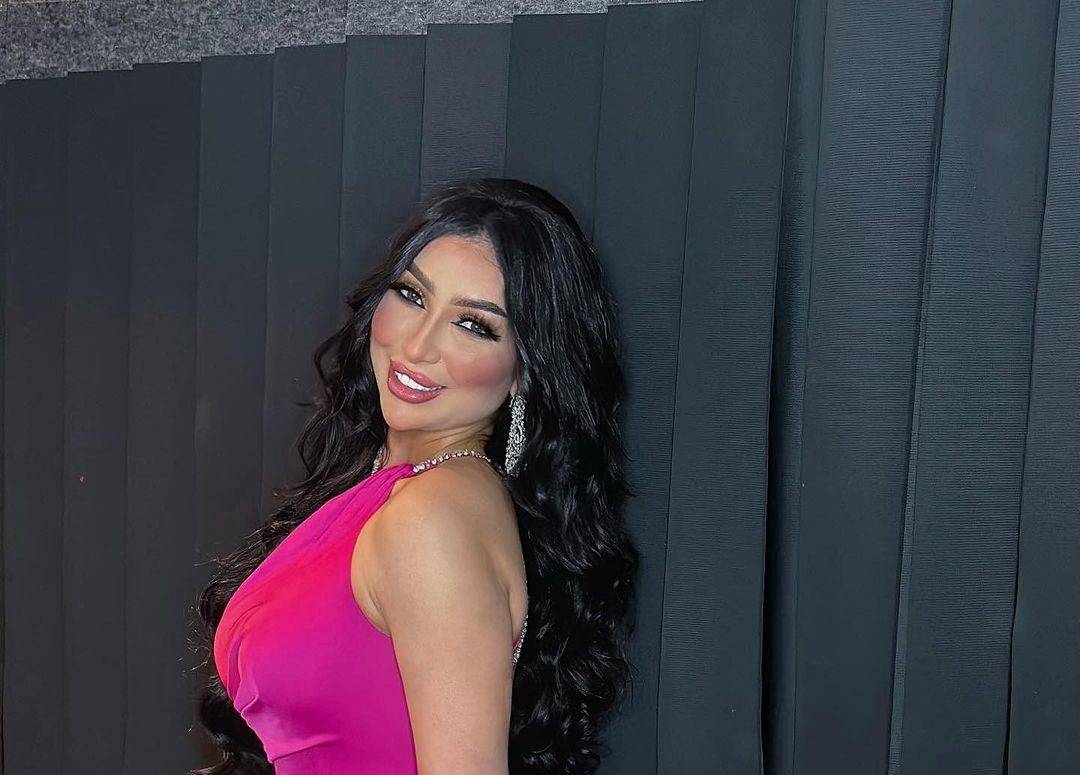 بعد بكائها ومناشدتها الملك... دنيا بطمة تواصل الدفاع عن نفسها بمنشور خاص