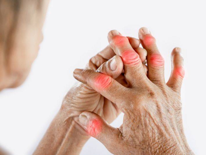 الكشف عن إصابة نجم خليجية بمرض نادر