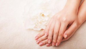 تقنيات طبية وطبيعية لعلاج تجاعيد اليد