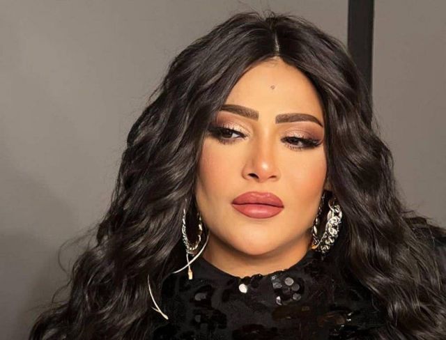 بالفيديو - بدرية طلبة تتغزل بمحمود نصر... شاهدوا ردّ فعلها العفوي